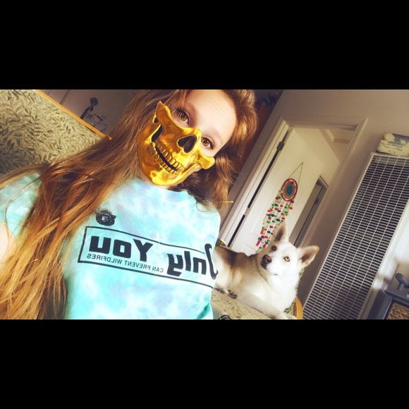 Meet your Posher, Becca - Picture 2 of 5